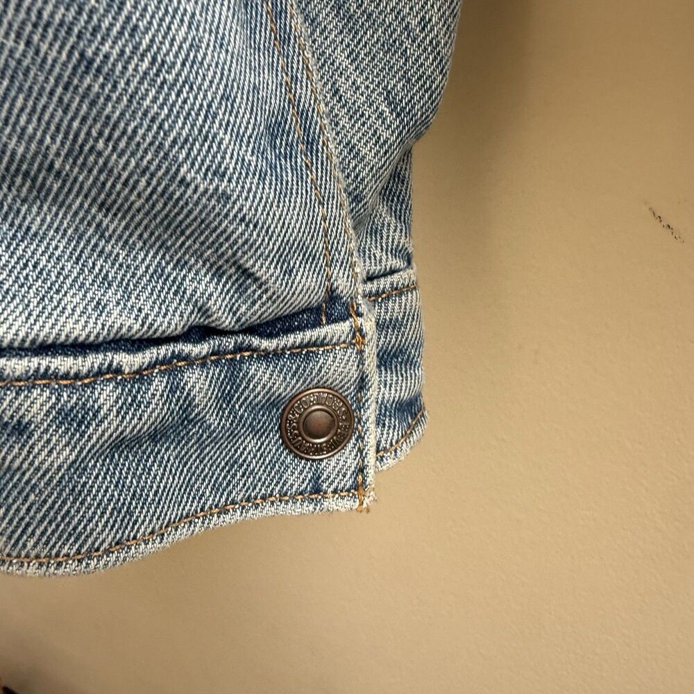 Levi's Light Blue Sherpa Lined Denim Trucker Jean Jacket Snap Closure Size L - Picture 4 of 10